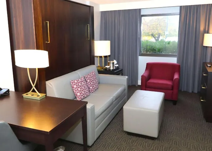 Hilton Suites Brentwood