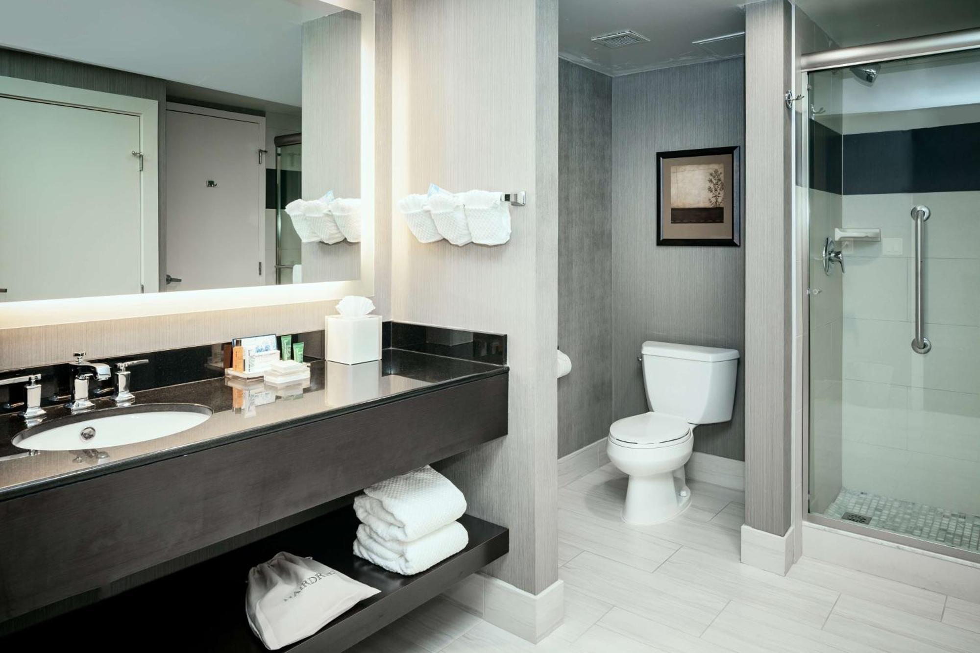 Hilton Hotel 4*
