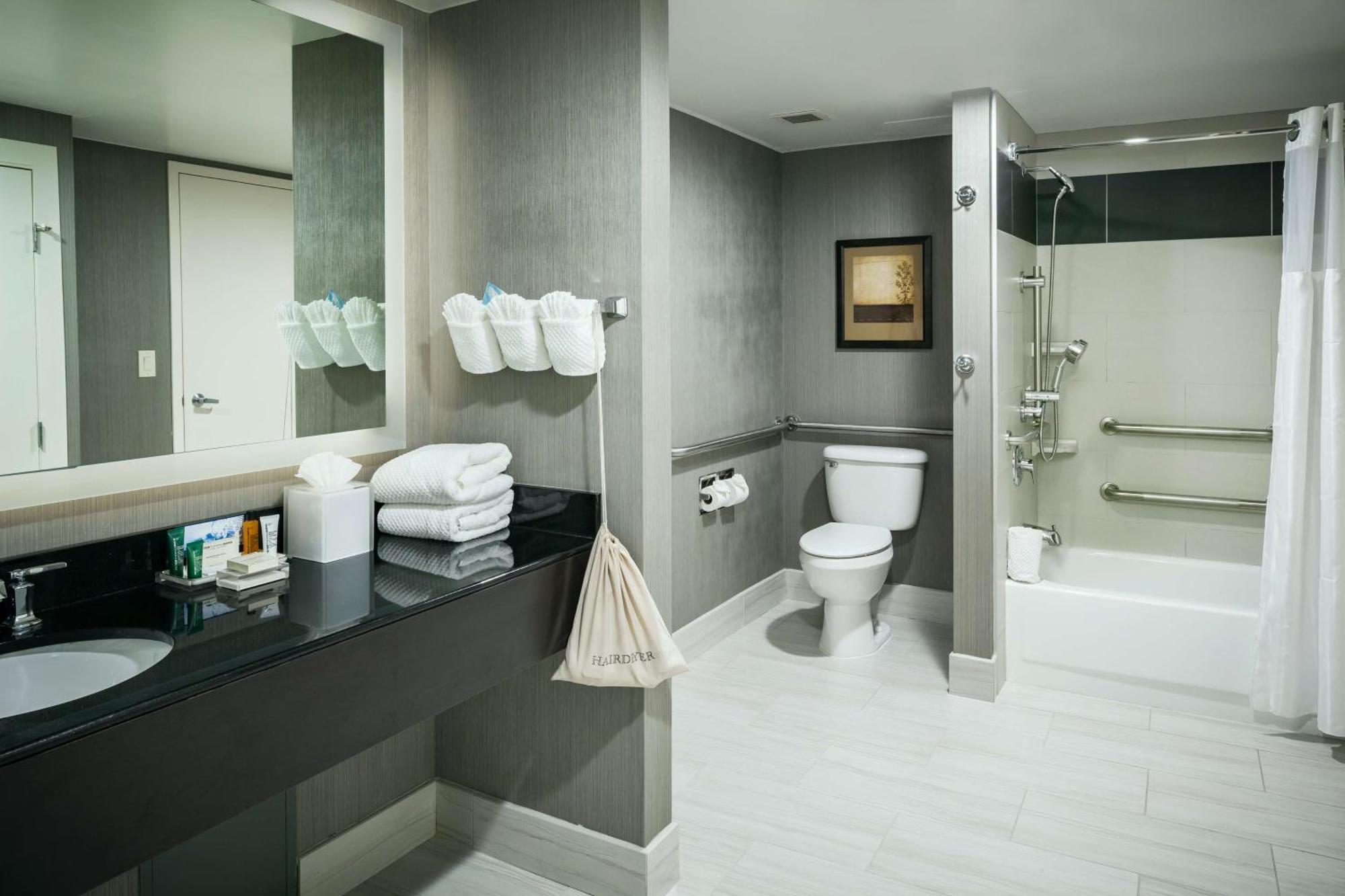 Hilton 4* Brentwood